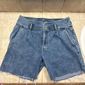Women's Ultra High Rise Mom Denim Shorts - Vintage Stretch Hollister 15R 32W27L